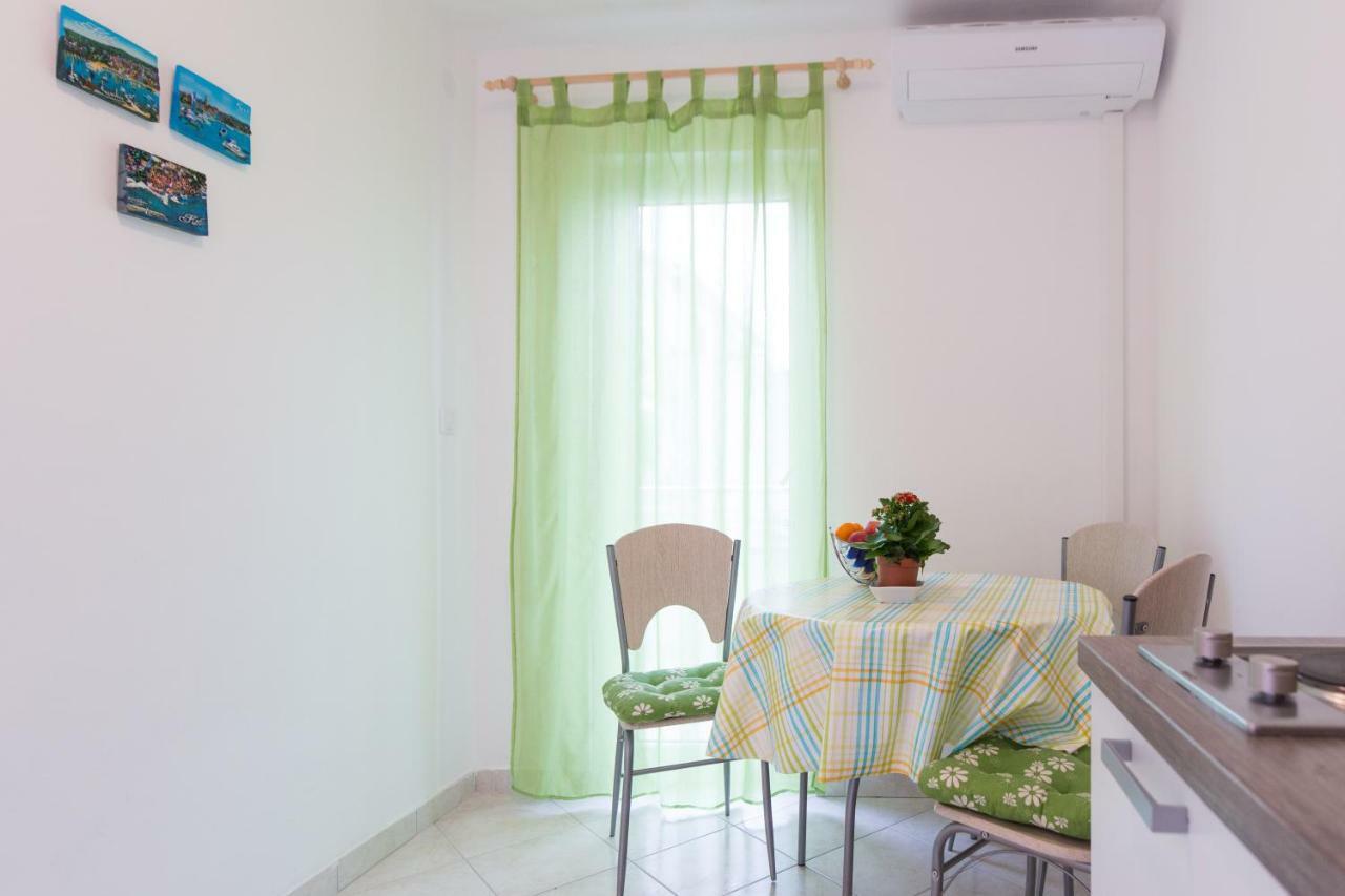 קרק Apartments Karen מראה חיצוני תמונה